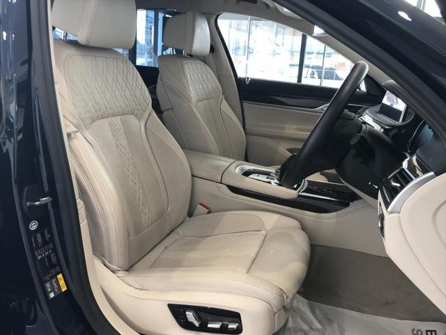 740eアイパフォーマンス エクセレンス HDDナビゲーション BMWレーザーライト 電動トランク アクティブクルーズコントロール インテリジェントセーフティー サンルーフ ヘッドアップディスプレイ 純正20インチアロイホイール ETC(11枚目)