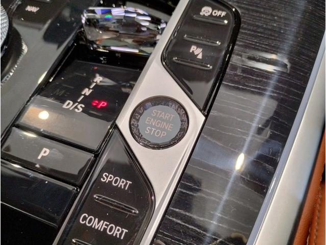 Ｘ７ ｘＤｒｉｖｅ　４０ｄ　Ｍスポーツ　ＡＣＣ　パノラマサンルーフ　純正２２ＡＷ　フロントシートマッサージ機能　ｈａｒｍａｎ／ｋａｒｄｏｎ　Ｍスポーツパッケージ　前後シートヒーター　保冷／保温機能付カップホルダー　ヘッドアップディスプレイ（19枚目）