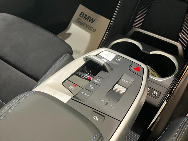 Ｘ１ ｓＤｒｉｖｅ　１８ｉ　Ｍスポーツ　アルカンタラヴェガンザコンビシート　弊社管理車両　ステアリングヒーター　全周囲カメラ　ヘッドアップディスプレイ　電動リアゲート　アンビエントライト　シートヒーター（13枚目）