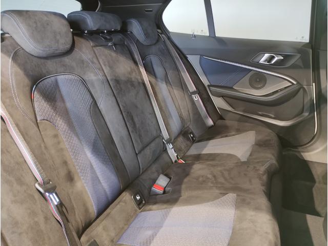 １シリーズ Ｍ１３５ｉ　ｘＤｒｉｖｅ　デビューパッケージ　アルカンターラコンビシート　アクティブクルーズコントロール　パドルシフト　Ｍシートベルト　バックカメラ　前後障害物センサー　ワイヤレス充電　アダプティブＭサス　電動リアゲート（13枚目）