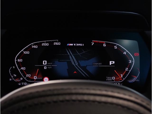 １シリーズ Ｍ１３５ｉ　ｘＤｒｉｖｅ　デビューパッケージ　アルカンターラコンビシート　アクティブクルーズコントロール　パドルシフト　Ｍシートベルト　バックカメラ　前後障害物センサー　ワイヤレス充電　アダプティブＭサス　電動リアゲート（31枚目）