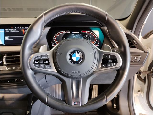 １シリーズ Ｍ１３５ｉ　ｘＤｒｉｖｅ　デビューパッケージ　アルカンターラコンビシート　アクティブクルーズコントロール　パドルシフト　Ｍシートベルト　バックカメラ　前後障害物センサー　ワイヤレス充電　アダプティブＭサス　電動リアゲート（33枚目）