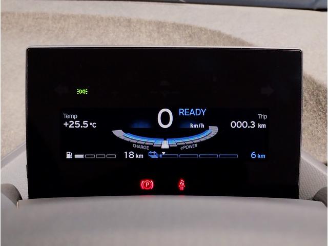 運転の楽しいＢＭＷでは、アクセルを踏み込んでしまいそうになりますが、速度表示も見やすいため、常にお車の速度を把握できます。