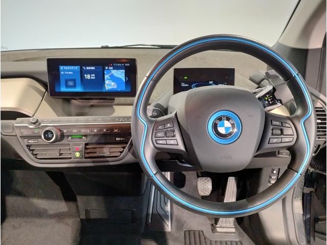 ＢＭＷのメーターパネルは選曲や、ラジオのチャンネルなども表示可能です。運転中に目線が泳ぐことなく、安全で疲れにくいです。