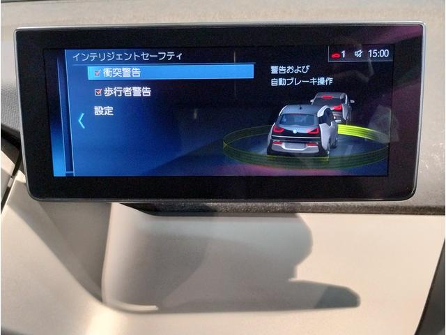 シフトレバー周辺に搭載されたｉＤｒｉｖｅ（ナビのコントローラー）はドライバーの運転姿勢を崩さず、直感的に操作が可能で御座います