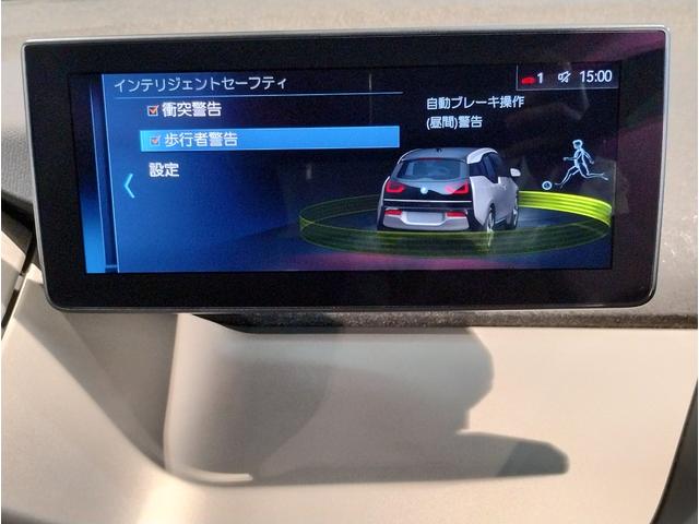 ナビの配置をセンターパネル上部に設置することにより、運転中は道路から目線を出来る限り外すことなく、安全にご覧いただけます。