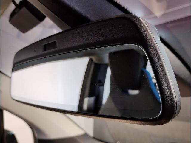 シートは使用感の気になるポイントの一つだと思います。拡大したお写真を撮影してお送りすることも可能で御座います。お気軽にお問い合わせくださいませ。