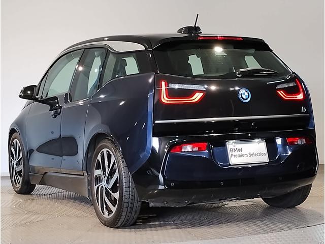 ＢＭＷのテールランプはプレスラインへと続く形状のため、統一感のある綺麗なラインを演出しております。