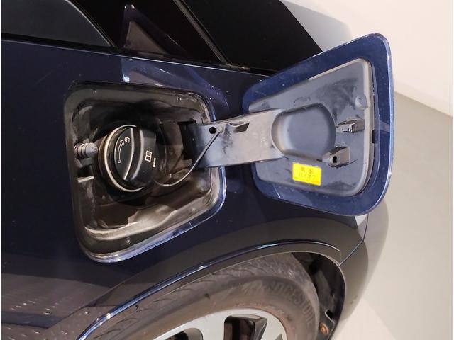 コーナーセンサーが搭載しておりますので、車庫入れの際など、障害物の接近を音で知らせます。