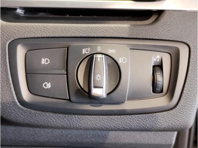 【オートライト】オートライトの最大のメリットは付け忘れや消し忘れが無くなることです。屋内駐車場やトンネルに入ったとき、特に実感できます。