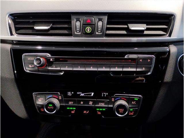 【オートエアコン】左右独立式オートエアコンを装備しています。暑がり寒がりでエアコン設定を争う必要は御座いません。