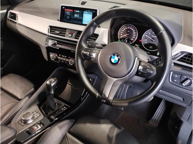 ＢＭＷのメーターパネルは選曲や、ラジオのチャンネルなども表示可能です。運転中に目線が泳ぐことなく、安全で疲れにくいです。