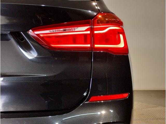 横長にテールライトをデザインすることにより、車両の幅が広く錯覚し、ワイドボディーでスポーティーな印象を与えます。