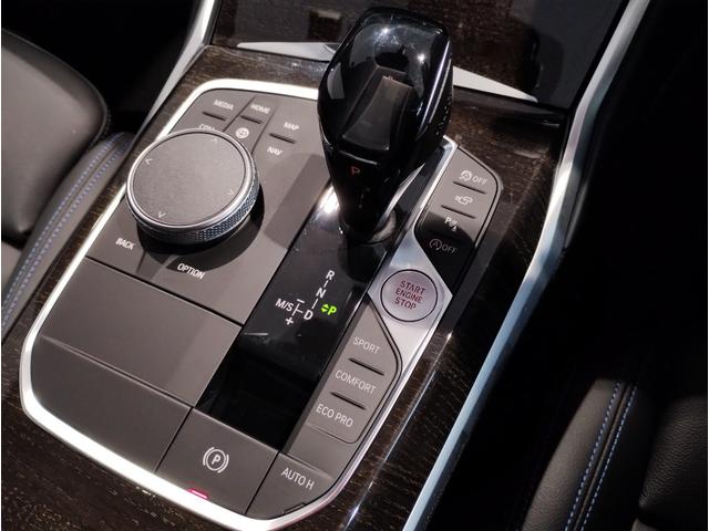 3シリーズ 320i Mスポーツ HDDナビゲーション LEDヘッドライト 電動トランク オートワイパー オートワイパー 全周囲カメラ パドルシフト ブラックレザーシート コンフォートアクセス デビューパッケージ ミラーETC(11枚目)