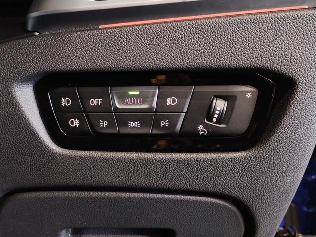 3シリーズ 320i Mスポーツ HDDナビゲーション LEDヘッドライト 電動トランク オートワイパー オートワイパー 全周囲カメラ パドルシフト ブラックレザーシート コンフォートアクセス デビューパッケージ ミラーETC(25枚目)