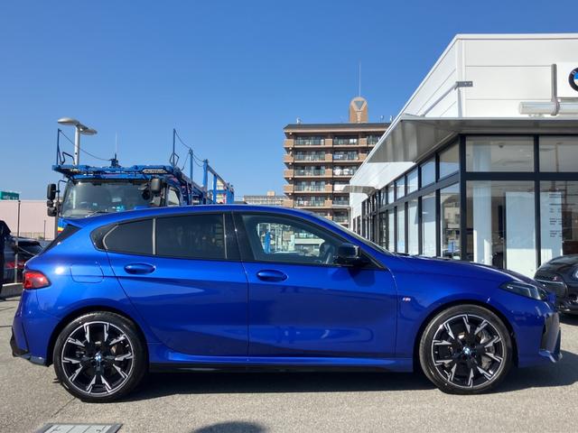 1シリーズ M135 xDrive 弊社元デモカーアルカンタラ/ヴェガンザコンビネーション ハーマンカードンスピーカー 19インチアルミホイール 電動リアゲート Mステッチシートベルト アクティブクルーズコントロール(7枚目)