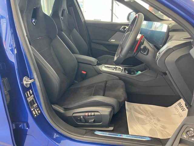 1シリーズ M135 xDrive 弊社元デモカーアルカンタラ/ヴェガンザコンビネーション ハーマンカードンスピーカー 19インチアルミホイール 電動リアゲート Mステッチシートベルト アクティブクルーズコントロール(12枚目)