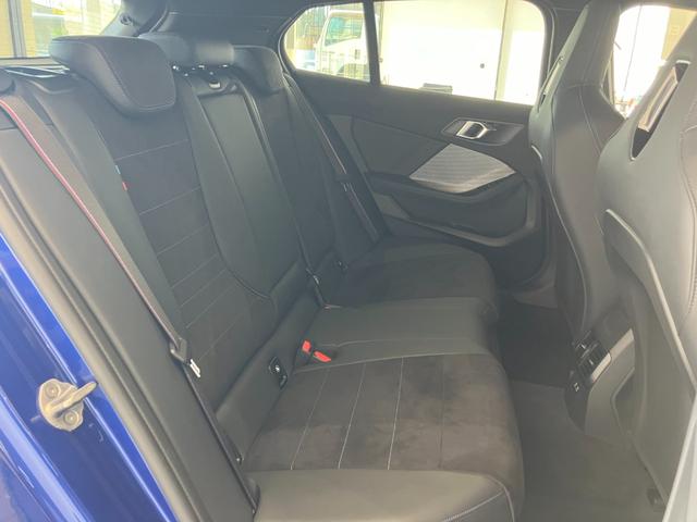1シリーズ M135 xDrive 弊社元デモカーアルカンタラ/ヴェガンザコンビネーション ハーマンカードンスピーカー 19インチアルミホイール 電動リアゲート Mステッチシートベルト アクティブクルーズコントロール(13枚目)