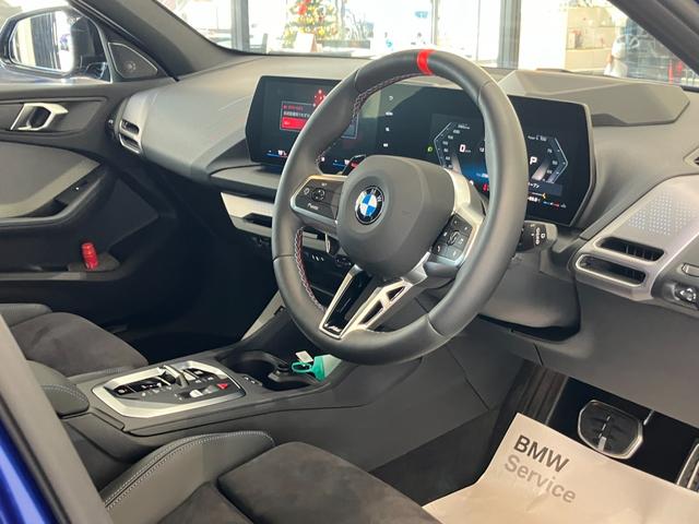 1シリーズ M135 xDrive 弊社元デモカーアルカンタラ/ヴェガンザコンビネーション ハーマンカードンスピーカー 19インチアルミホイール 電動リアゲート Mステッチシートベルト アクティブクルーズコントロール(15枚目)