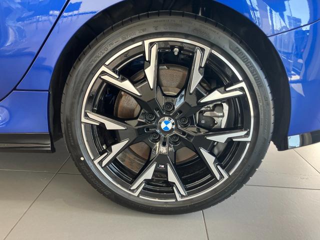 1シリーズ M135 xDrive 弊社元デモカーアルカンタラ/ヴェガンザコンビネーション ハーマンカードンスピーカー 19インチアルミホイール 電動リアゲート Mステッチシートベルト アクティブクルーズコントロール(41枚目)