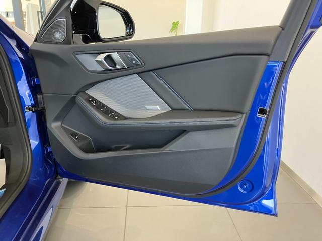 1シリーズ M135 xDrive 弊社元デモカーアルカンタラ/ヴェガンザコンビネーション ハーマンカードンスピーカー 19インチアルミホイール 電動リアゲート Mステッチシートベルト アクティブクルーズコントロール(55枚目)