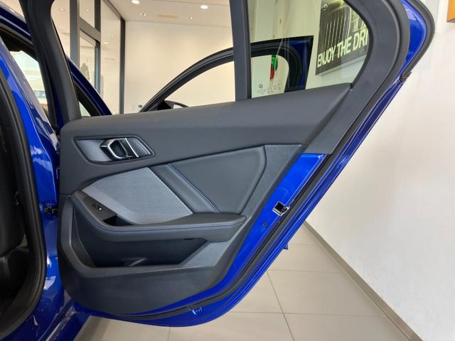 1シリーズ M135 xDrive 弊社元デモカーアルカンタラ/ヴェガンザコンビネーション ハーマンカードンスピーカー 19インチアルミホイール 電動リアゲート Mステッチシートベルト アクティブクルーズコントロール(56枚目)