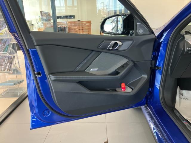 1シリーズ M135 xDrive 弊社元デモカーアルカンタラ/ヴェガンザコンビネーション ハーマンカードンスピーカー 19インチアルミホイール 電動リアゲート Mステッチシートベルト アクティブクルーズコントロール(57枚目)