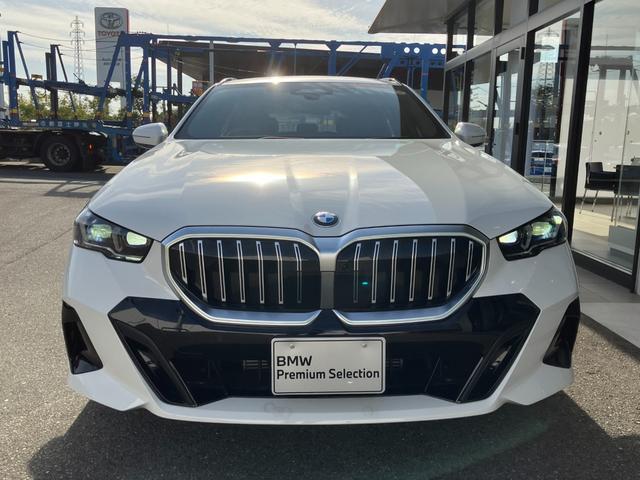 5シリーズ 523d xDriveツーリング Mスポーツ 弊社デモレンタ 黒革 クリスタルシフト コンフォートドライビングPKG 20AW アクティブステアリング アダプティブサスペンション ACC ドライビングアシスト ヘッドアップディスプレイ(5枚目)