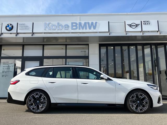 5シリーズ 523d xDriveツーリング Mスポーツ 弊社デモレンタ 黒革 クリスタルシフト コンフォートドライビングPKG 20AW アクティブステアリング アダプティブサスペンション ACC ドライビングアシスト ヘッドアップディスプレイ(7枚目)