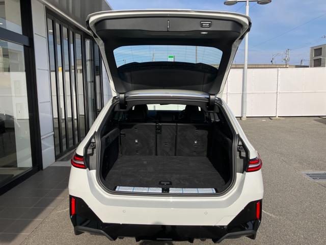 5シリーズ 523d xDriveツーリング Mスポーツ 弊社デモレンタ 黒革 クリスタルシフト コンフォートドライビングPKG 20AW アクティブステアリング アダプティブサスペンション ACC ドライビングアシスト ヘッドアップディスプレイ(17枚目)