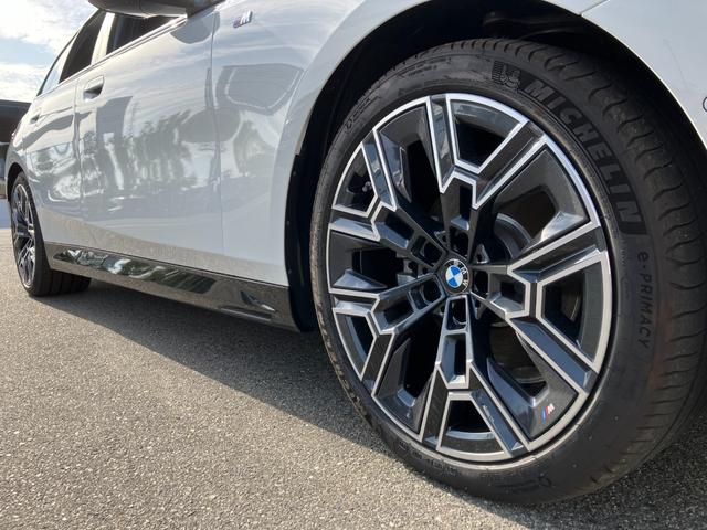 5シリーズ 523d xDriveツーリング Mスポーツ 弊社デモレンタ 黒革 クリスタルシフト コンフォートドライビングPKG 20AW アクティブステアリング アダプティブサスペンション ACC ドライビングアシスト ヘッドアップディスプレイ(18枚目)