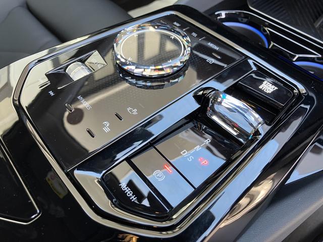 5シリーズ 523d xDriveツーリング Mスポーツ 弊社デモレンタ 黒革 クリスタルシフト コンフォートドライビングPKG 20AW アクティブステアリング アダプティブサスペンション ACC ドライビングアシスト ヘッドアップディスプレイ(19枚目)