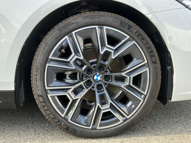 5シリーズ 523d xDriveツーリング Mスポーツ 弊社デモレンタ 黒革 クリスタルシフト コンフォートドライビングPKG 20AW アクティブステアリング アダプティブサスペンション ACC ドライビングアシスト ヘッドアップディスプレイ(39枚目)