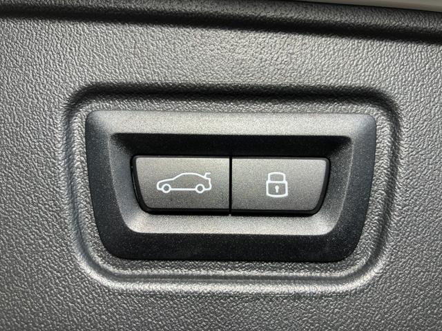 5シリーズ 523d xDriveツーリング Mスポーツ 弊社デモレンタ 黒革 クリスタルシフト コンフォートドライビングPKG 20AW アクティブステアリング アダプティブサスペンション ACC ドライビングアシスト ヘッドアップディスプレイ(43枚目)