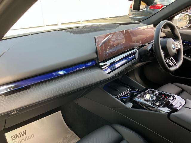 5シリーズ 523d xDriveツーリング Mスポーツ 弊社デモレンタ 黒革 クリスタルシフト コンフォートドライビングPKG 20AW アクティブステアリング アダプティブサスペンション ACC ドライビングアシスト ヘッドアップディスプレイ(50枚目)