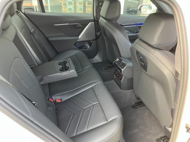 5シリーズ 523d xDriveツーリング Mスポーツ 弊社デモレンタ 黒革 クリスタルシフト コンフォートドライビングPKG 20AW アクティブステアリング アダプティブサスペンション ACC ドライビングアシスト ヘッドアップディスプレイ(54枚目)