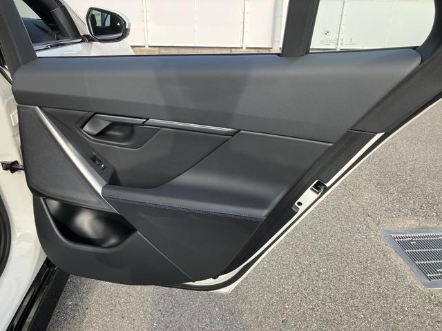 5シリーズ 523d xDriveツーリング Mスポーツ 弊社デモレンタ 黒革 クリスタルシフト コンフォートドライビングPKG 20AW アクティブステアリング アダプティブサスペンション ACC ドライビングアシスト ヘッドアップディスプレイ(57枚目)