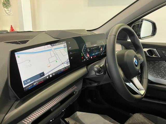 【ｉＤｒｉｖｅ】純正ＨＤＤナビ“ｉＤｒｉｖｅ”を装備しています。こちらでオーディオの設定や本体説明書、車両状態チェックなども行えます。ナビのアップデートも承ります！ぜひ担当スタッフへお申し付け下さい！
