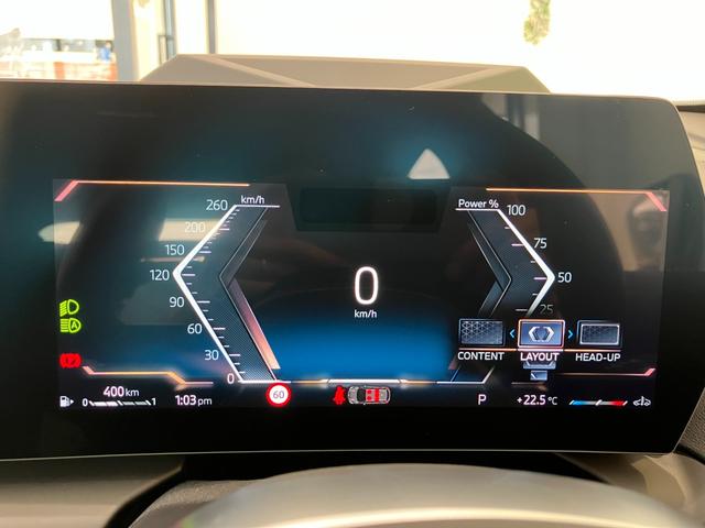 運転の楽しいＢＭＷでは、アクセルを踏み込んでしまいそうになりますが、速度表示も見やすいため、常にお車の速度を把握できます。