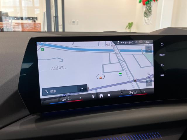 ドライバー中心に設計されたＢＭＷのコクピットはナビゲーションシステムもドライバーーが見やすい角度に調整されております。