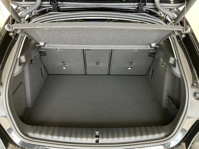 防犯のためにリアガラスにフィルムを施工することも可能で御座います。金額につきましてはお気軽にお問い合わせくださいませ。