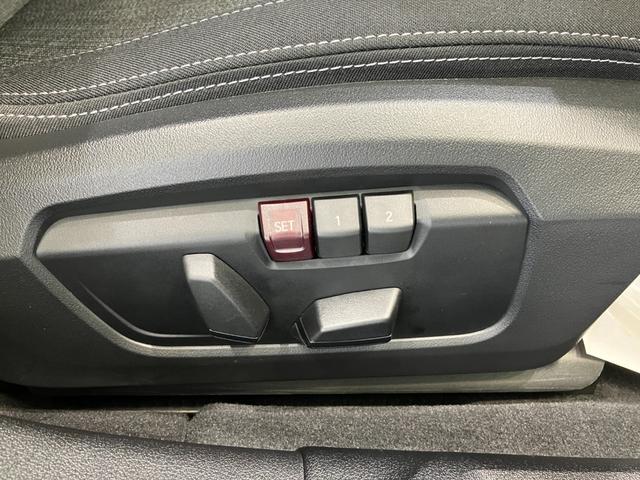 シートは少し硬め御座います。体が沈み込まず、体をシートの面で支えることにより、疲労感の軽減につながります。