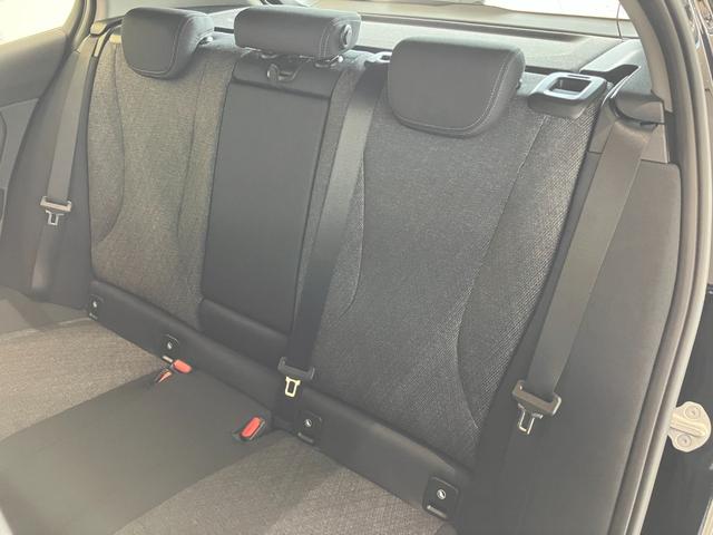 シートに深く腰掛けることが出来るため、長距離ドライブでも快適で疲れにくいです。