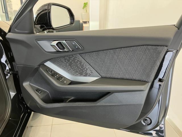 車の乗り降りの際に必ず触るドアハンドルです。使用感が気になる方はお気軽にお申し付けくださいませ。