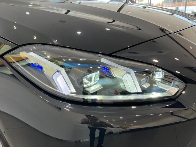 ＢＭＷでは古くから４つのリングが伝統のヘッドライトで御座います。