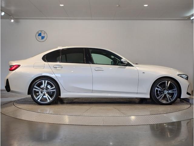 3シリーズ 318i Mスポーツ 弊社デモレンタ ブラックレザーシート 19インチアロイホイール ブラックキドニーグリル シートヒーター アクティブクルーズコントロール ヘッドアップディスプレイ 後退アシスト パーキングアシスト(7枚目)