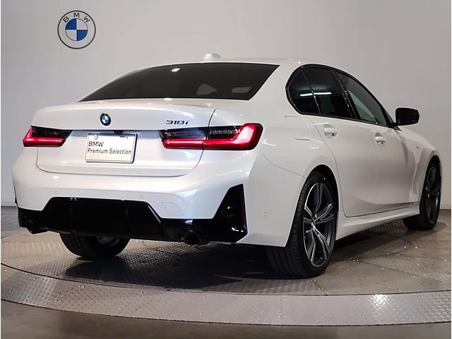3シリーズ 318i Mスポーツ 弊社デモレンタ ブラックレザーシート 19インチアロイホイール ブラックキドニーグリル シートヒーター アクティブクルーズコントロール ヘッドアップディスプレイ 後退アシスト パーキングアシスト(8枚目)