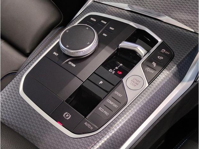 3シリーズ 318i Mスポーツ 弊社デモレンタ ブラックレザーシート 19インチアロイホイール ブラックキドニーグリル シートヒーター アクティブクルーズコントロール ヘッドアップディスプレイ 後退アシスト パーキングアシスト(11枚目)