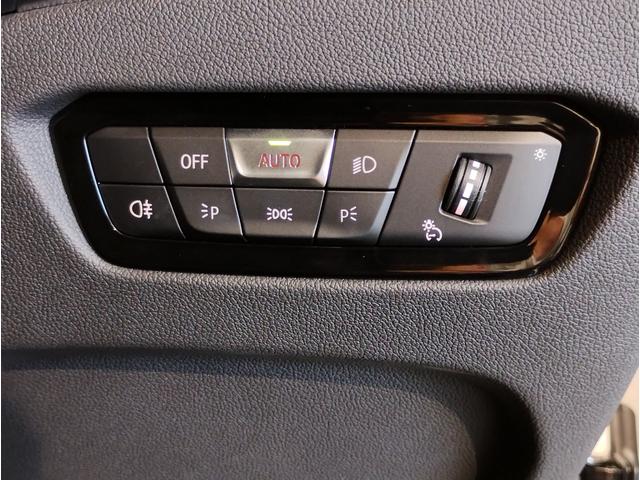 3シリーズ 318i Mスポーツ 弊社デモレンタ ブラックレザーシート 19インチアロイホイール ブラックキドニーグリル シートヒーター アクティブクルーズコントロール ヘッドアップディスプレイ 後退アシスト パーキングアシスト(23枚目)