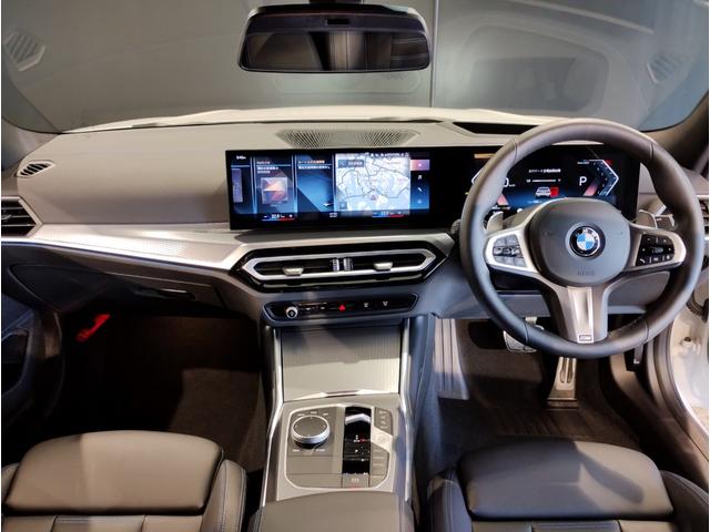 3シリーズ 318i Mスポーツ 弊社デモレンタ ブラックレザーシート 19インチアロイホイール ブラックキドニーグリル シートヒーター アクティブクルーズコントロール ヘッドアップディスプレイ 後退アシスト パーキングアシスト(32枚目)